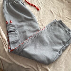 Men’s Large Under Armour Gray Joggers with Orange Accents


204